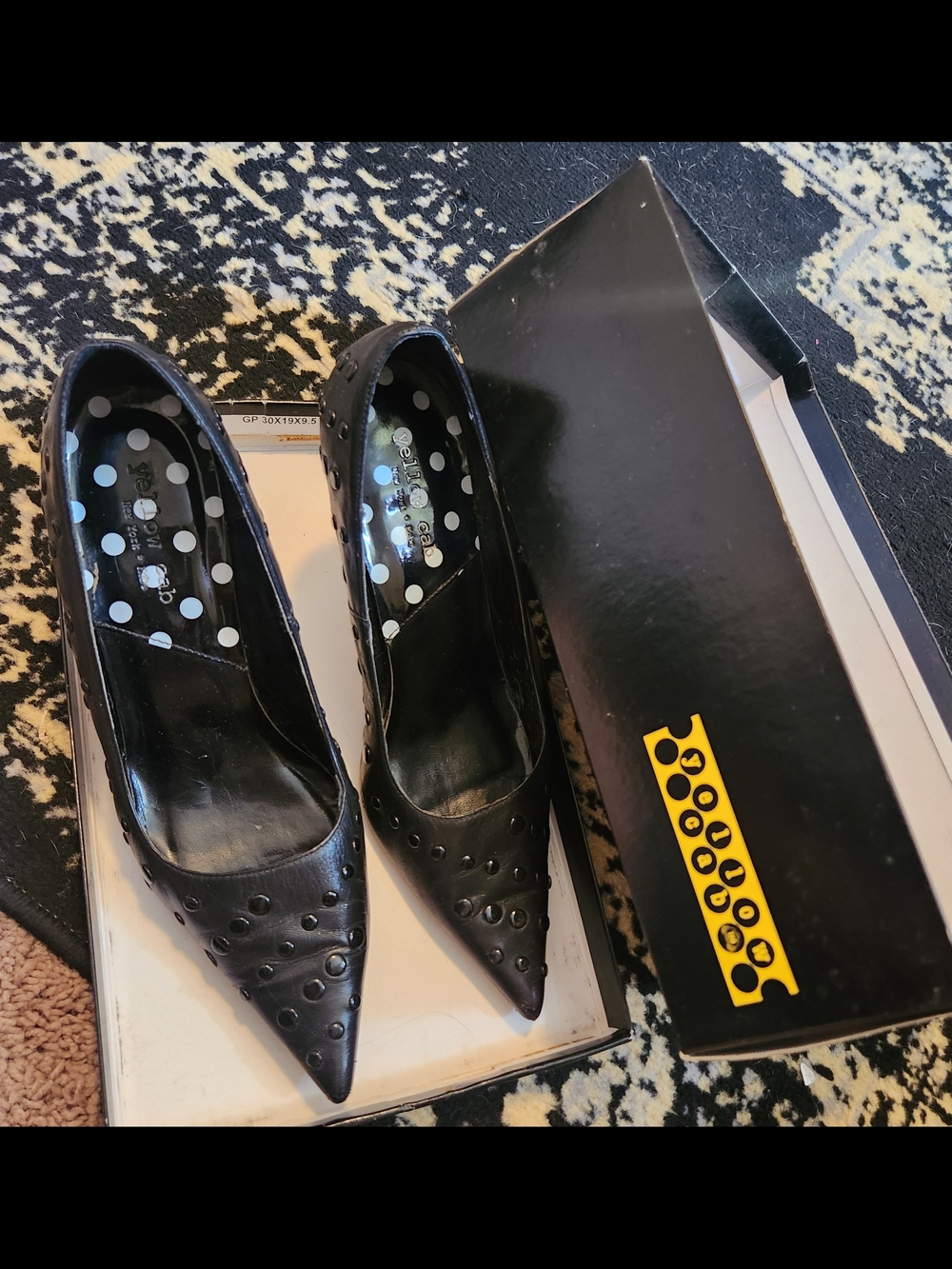 Yellow Cab New York Vintage Black Studded Pointed-Toe Stiletto Pumps Size 9 - Picture 10 of 11